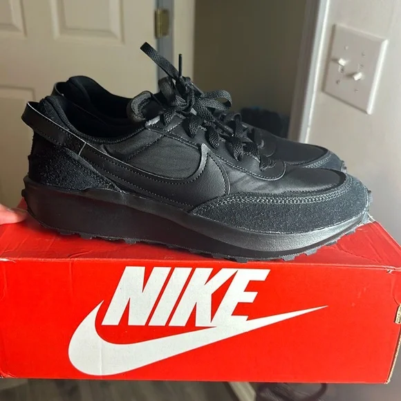 Woman’s Nike waffle debut - Picture 1 of 8